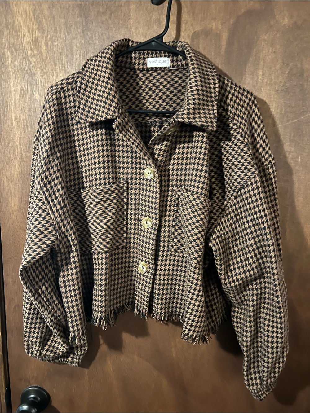 vestique Brown Houndstooth Cropped Button Jacket